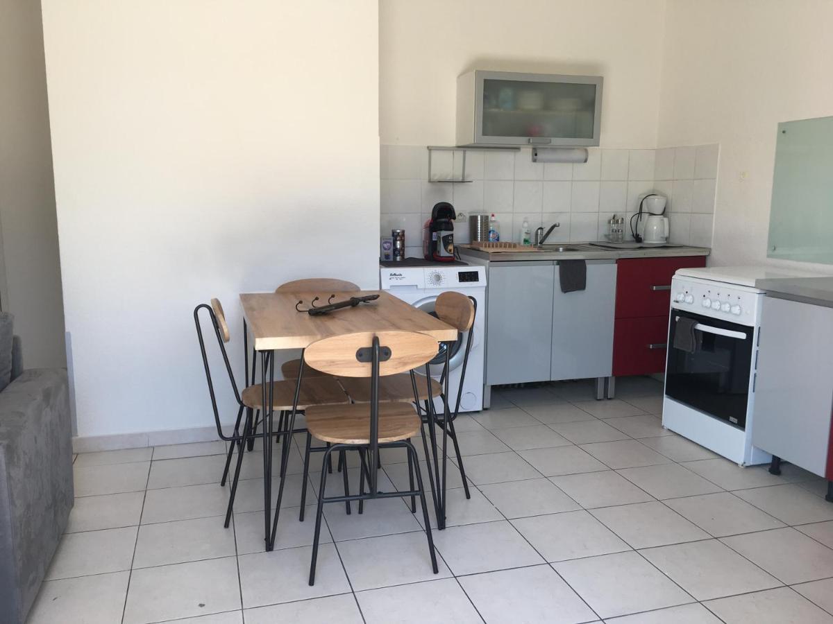 De La Clape A La Mer Mon Petit Pavillon Labellise - F2- Piscine Commune - Wifi Gratuit- Parking Prive - Arrivee Autonome - 800 M Plage - Grande Terrasse Abritee Vent - Saint-Pierre-la-Mer  Bagian luar foto